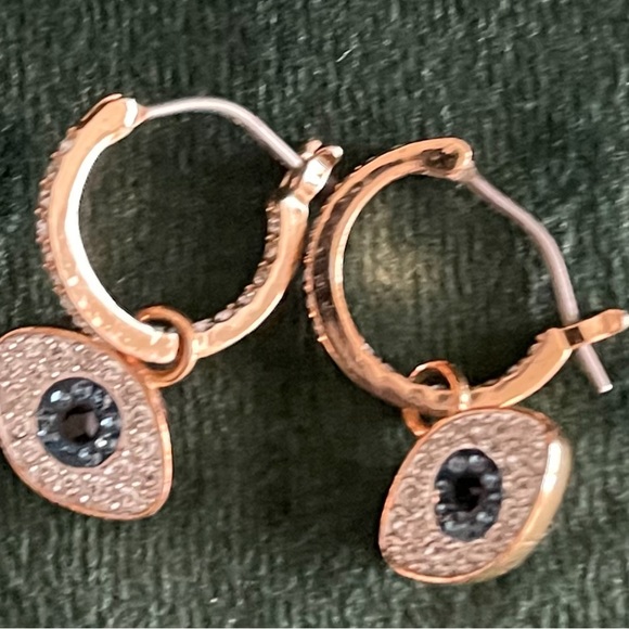 Swarvowski Evil eye, Blue, Rose gold-tone plated hoops earring - Picture 5 of 5